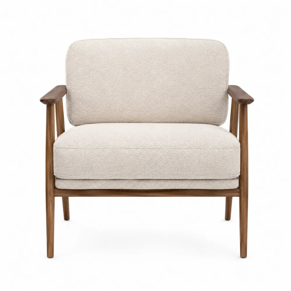 Poltrona imbottita con braccioli in tessuto beige e struttura in legno massello finitura noce stile moderno