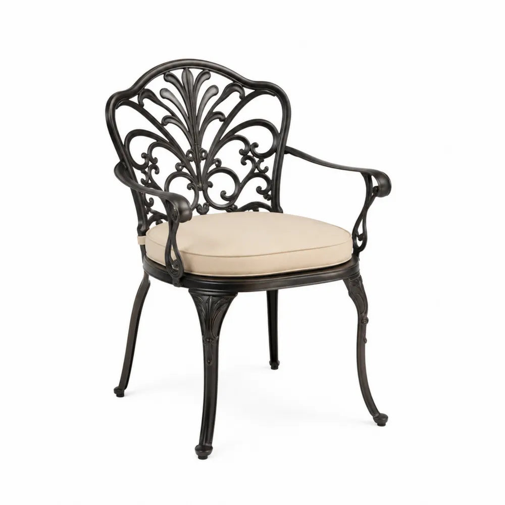 Sedia da esterno con braccioli in alluminio verniciato nero con schienale traforato e cuscino beige 58 x 60 x 88 cm
