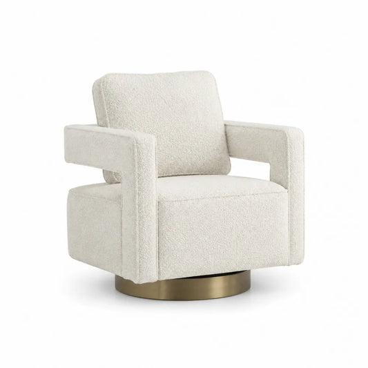 Poltrona imbottita in tessuto bouclé beige con braccioli integrati e base circolare in metallo dorato stile moderno
